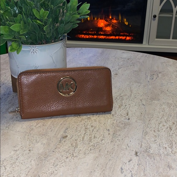 MK Michael Kors Leather wallet